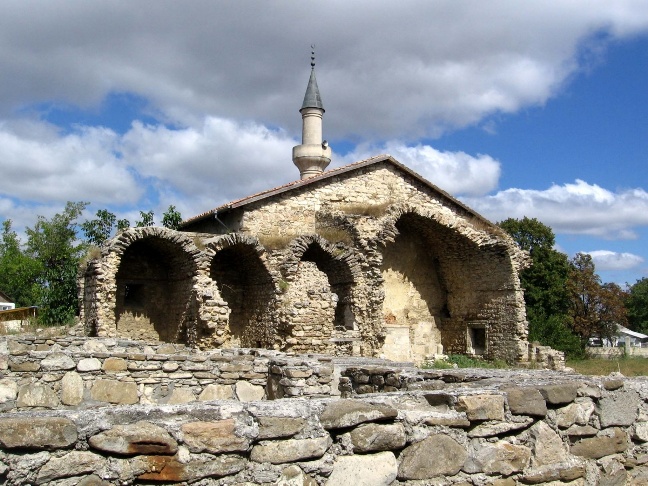 Мечеть хана Узбека и руины медресе в Старом Крыму