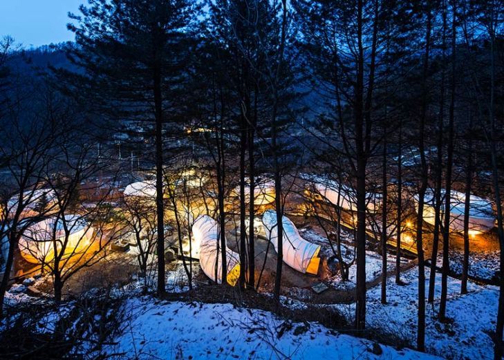 Вид на лагерь палаток сверху