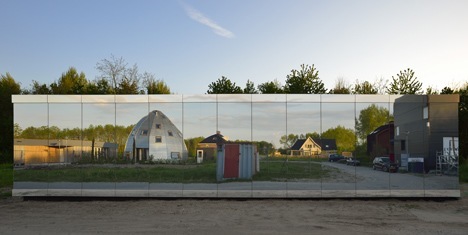 Необычный стеклянный дом